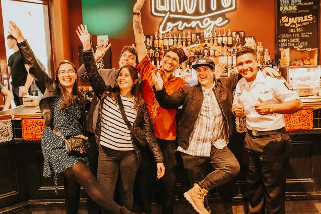Miembros de NopalMates celebrando El Grito 2024 en Perth (4/8)